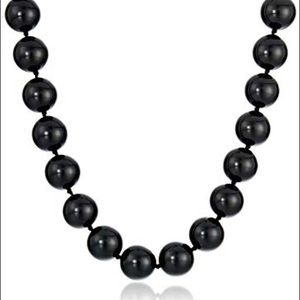 Retro black bead necklace